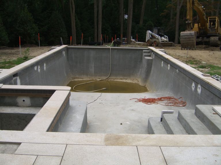 Swimming Pool Repair 6 Warning Signs You Shouldn’t Ignore